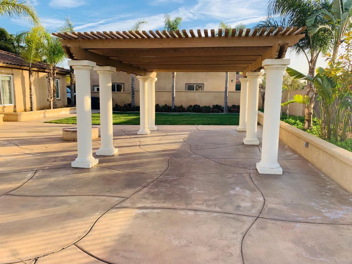 Luxhome Suites N Villa Riverside Exterior foto