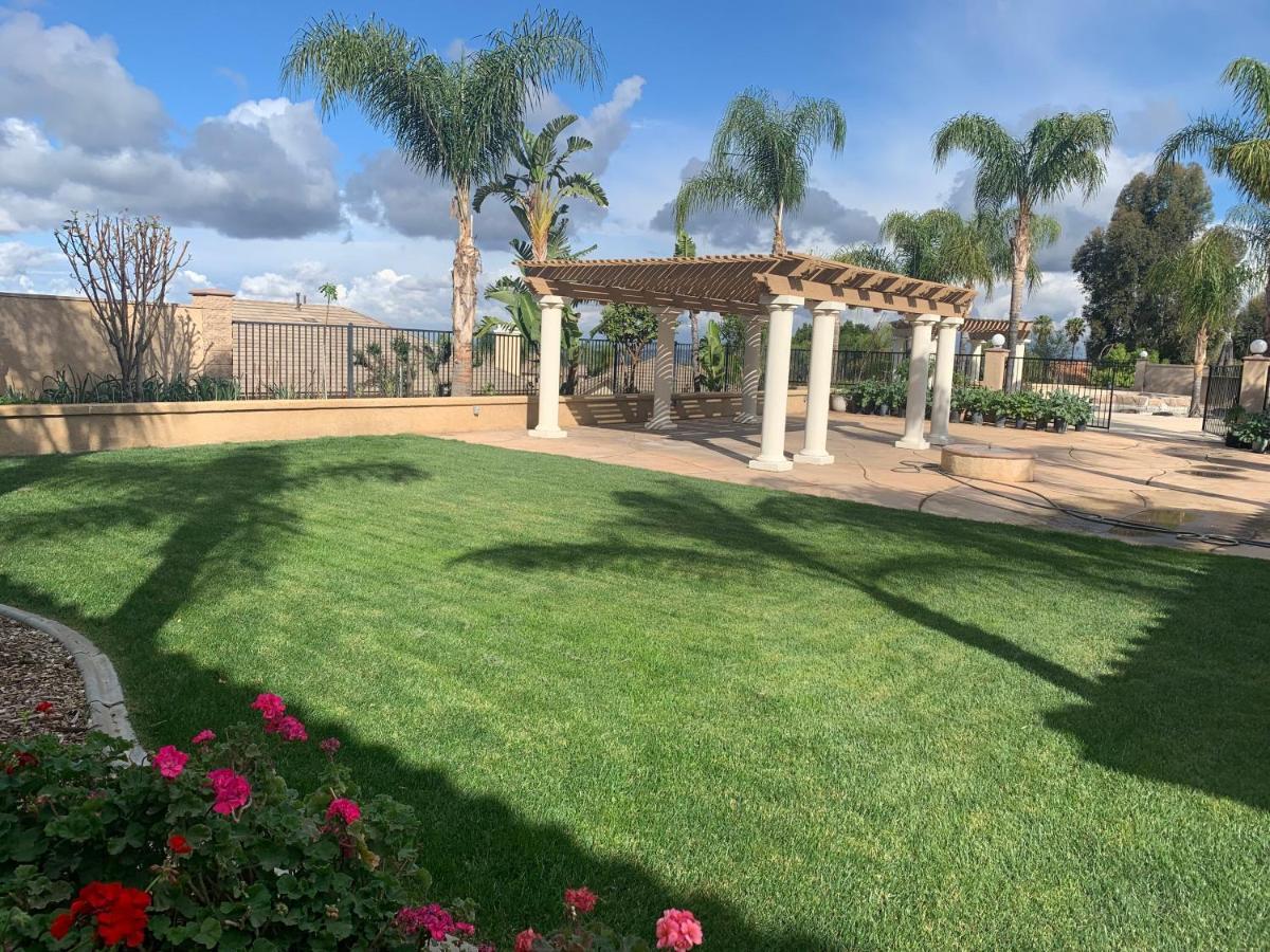 Luxhome Suites N Villa Riverside Exterior foto