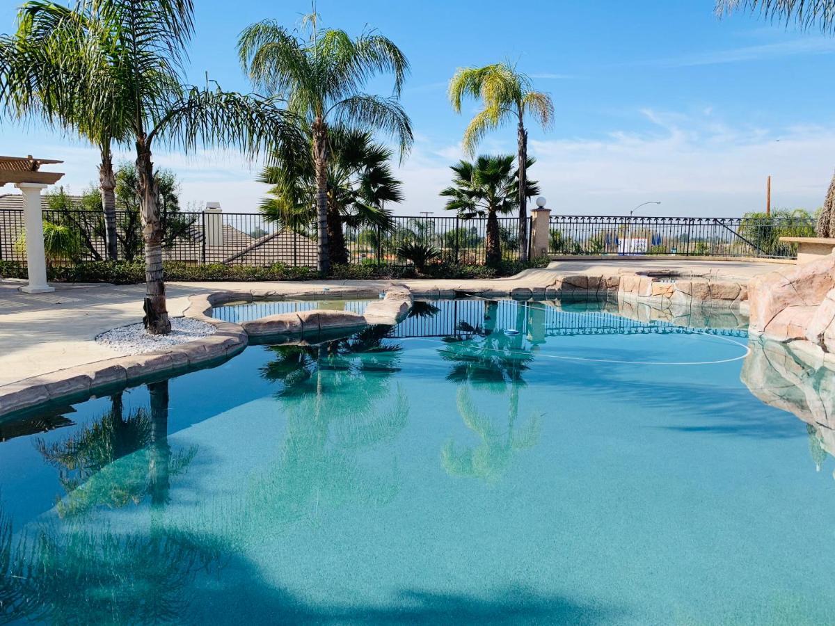 Luxhome Suites N Villa Riverside Exterior foto